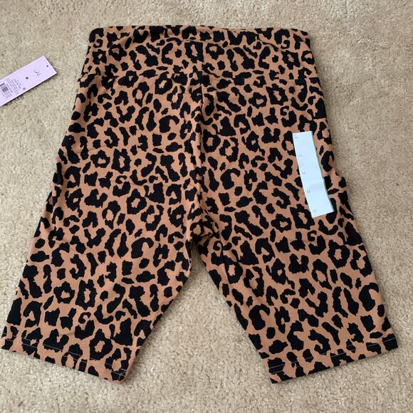 Women’s High-Rise Biker Shorts Size Medium- NWT - Picture 5 of 10